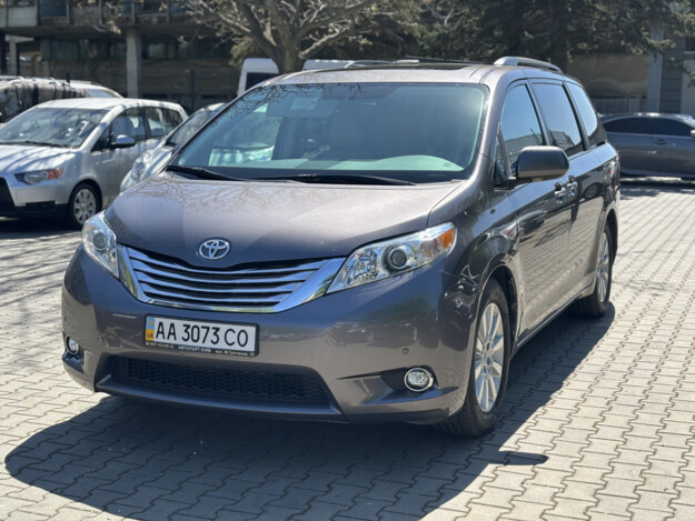Toyota Sienna, 2011г. 3.5л. бензин Чернівці в кредит