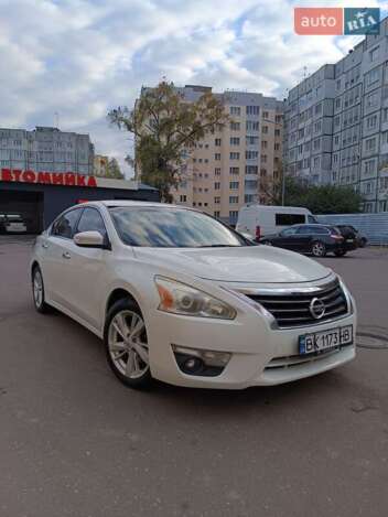 Nissan Altima, 2013г. 2.5л. бензин Рівне в кредит