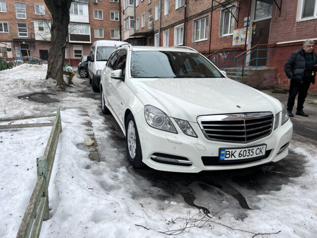 taziki pic 2025 07 000000160499640 9 Mercedes-benz E 200 2010р. 1.8 бензин, Рівне - 16200 грн/міс.
