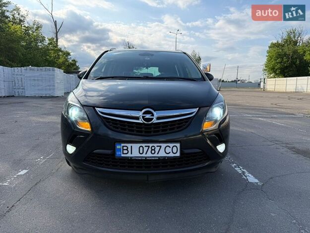 Opel Zafira tourer, 2014г. 1.6л. дизель Полтава в кредит