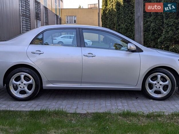 Toyota Corolla, 2013г. 1.8л. бензин Рівне в кредит