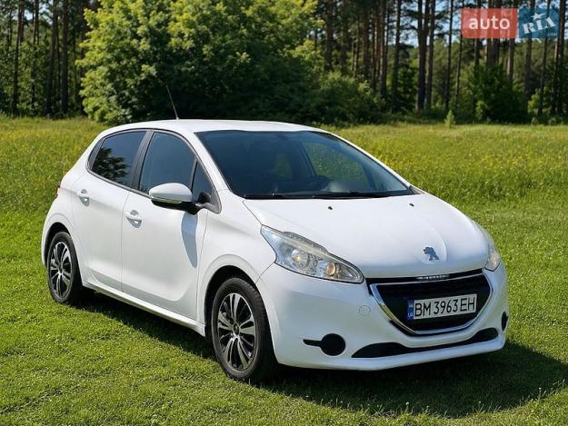 Peugeot 208, 2013г. 1.0л. гібрид Суми в кредит