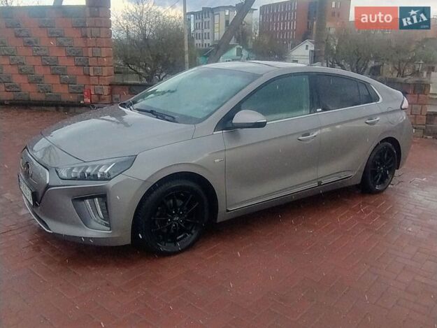 Hyundai Ioniq, 2019г. 38.0л. Електро Рівне в кредит