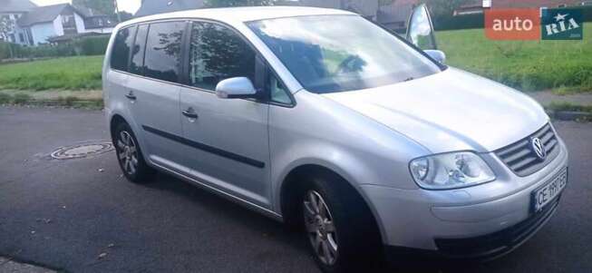 Volkswagen Touran, 2004г. 1.6л. бензин Чернівці в кредит