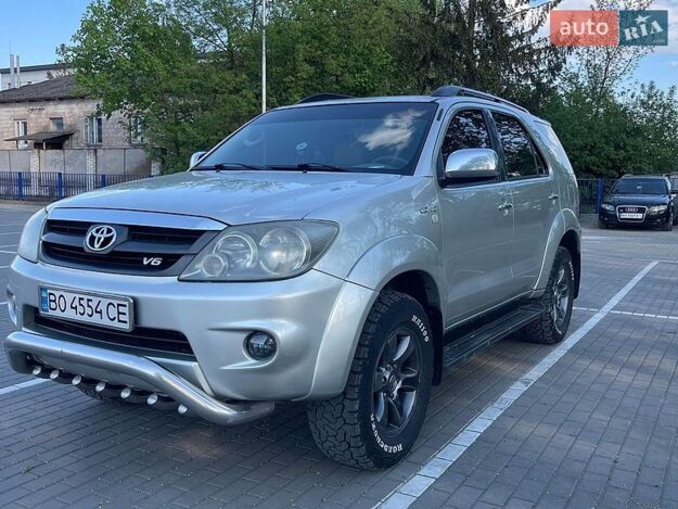 Toyota Fortuner, 2005г. 4.0л. бензин Тернопіль в кредит