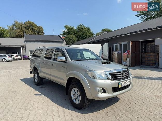Toyota Hilux, 2012г. 2.5л. бензин Львів в кредит