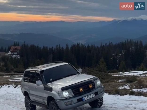 Toyota Land cruiser, 2005г. 4.7л. бензин Ужгород в кредит
