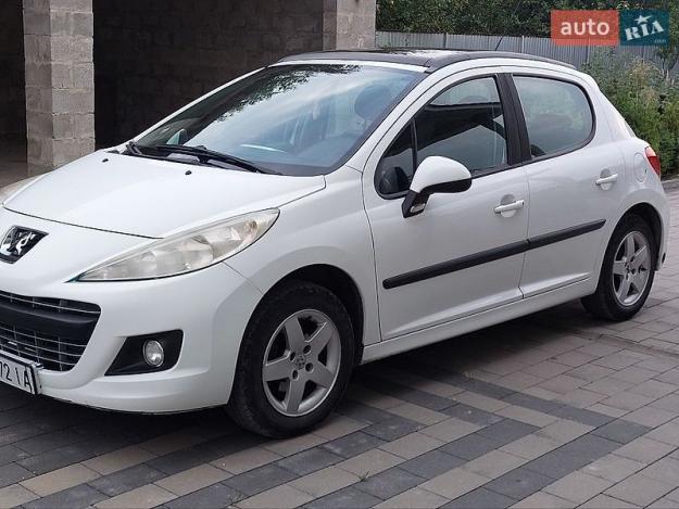 Peugeot 207, 2009г. 1.4л. бензин Ужгород в кредит