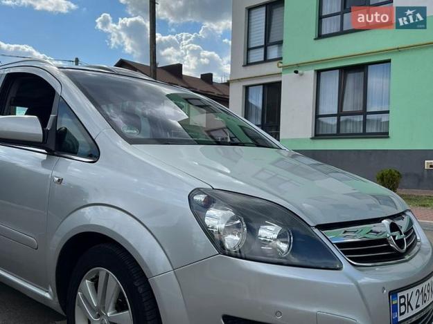 Opel Zafira, 2011г. 1.8л. бензин Рівне в кредит