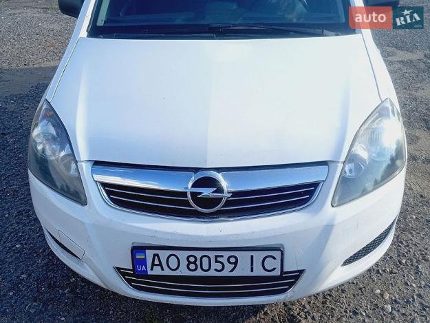 Opel Zafira tourer, 2010г. 1.6л. бензин Ужгород в кредит
