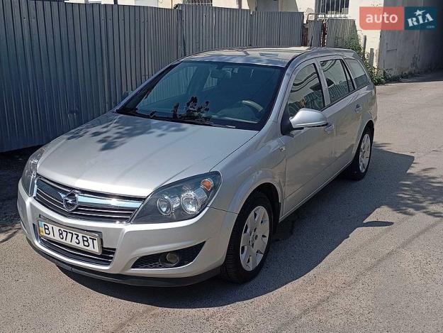 Opel Astra, 2013г. 1.6л. бензин Полтава в кредит