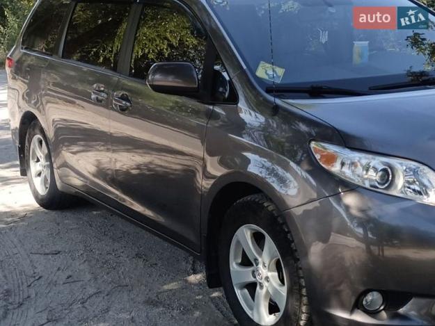 Toyota Sienna, 2011г. 2.7л. бензин Запоріжжя в кредит