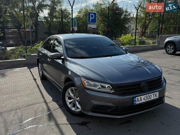 Volkswagen Passat, 2016г. 1.8л. бензин Київ в кредит