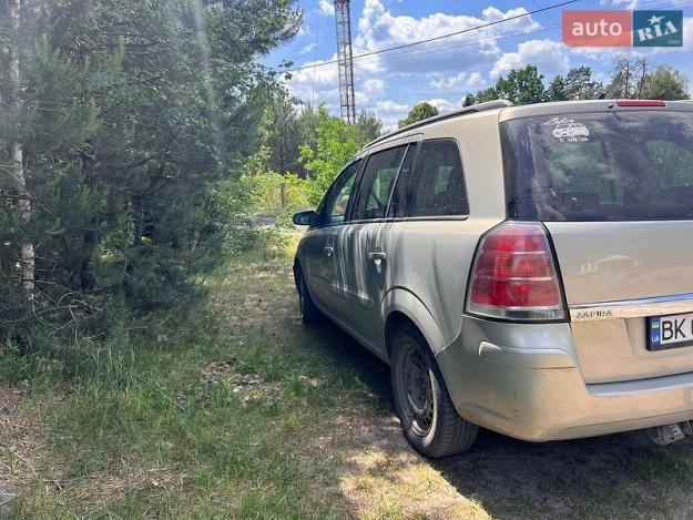 Opel Zafira, 2005г. 1.9л. дизель Луцьк в кредит