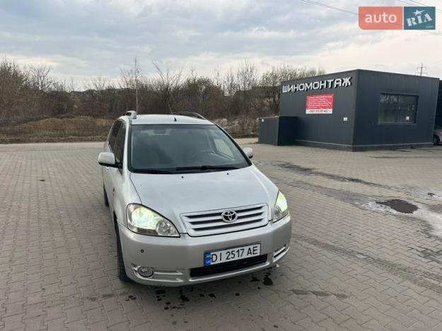 Toyota Avensis verso, 2001г. 2.0л. дизель Львів в кредит