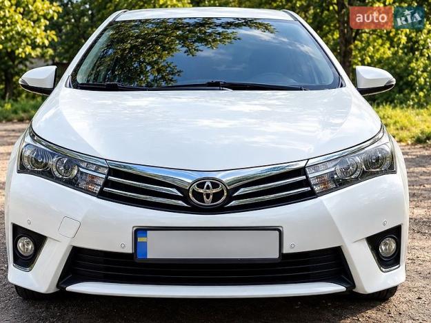 Toyota Corolla, 2013г. 1.6л. бензин Чернівці в кредит