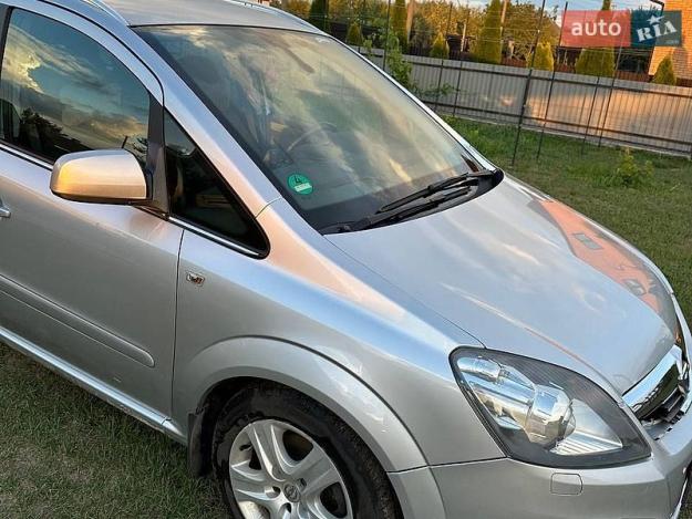 Opel Zafira, 2012г. 1.8л. бензин Луцьк в кредит
