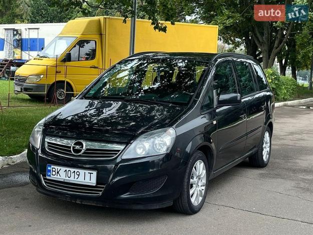 Opel Zafira, 2012г. 1.6л. бензин Рівне в кредит