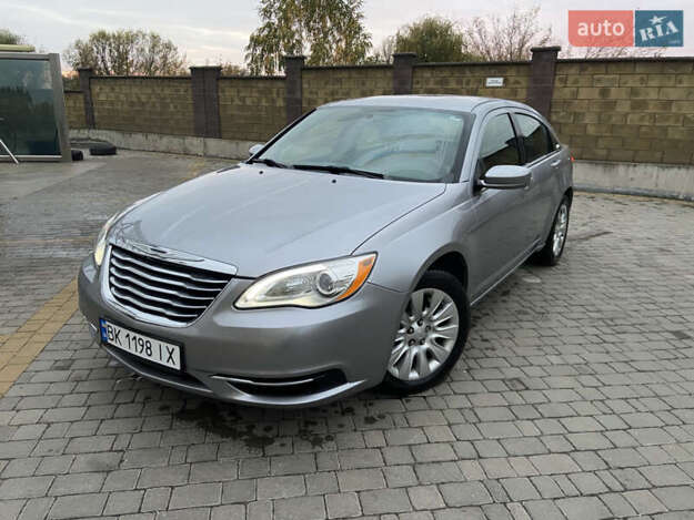 Chrysler 200, 2014г. 2.4л. бензин Рівне в кредит