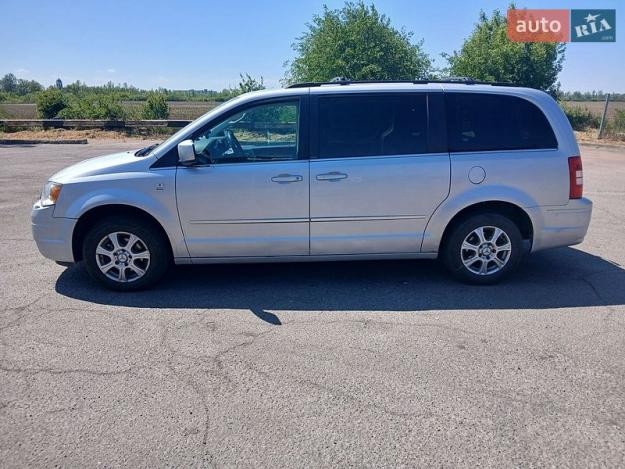 Chrysler Grand voyager, 2008г. 2.8л. дизель Ужгород в кредит