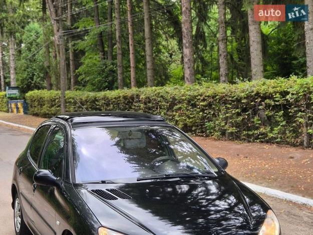 Peugeot 206, 2003г. 1.4л. бензин Рівне в кредит