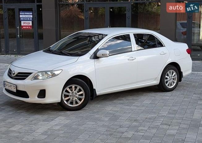 Toyota Corolla, 2011г. 1.3л. бензин Чернівці в кредит