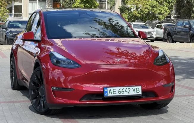 Tesla model y 2023