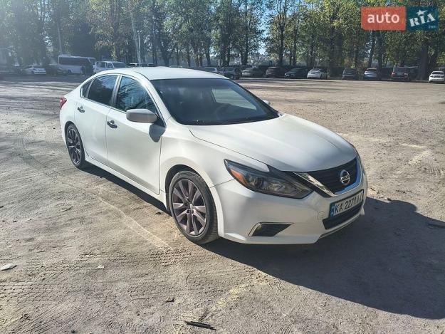 Nissan Altima, 2016г. 2.5л. гібрид Тернопіль в кредит