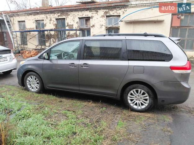 Toyota Sienna, 2014г. 4.0л. бензин Київ в кредит