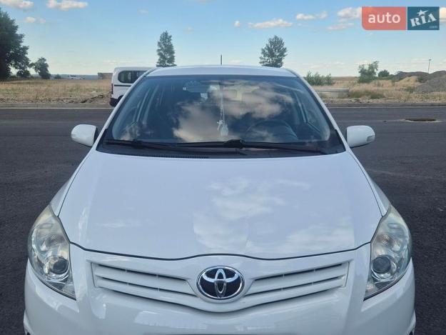 Toyota Auris, 2011г. 1.6л. гібрид Черкаси в кредит