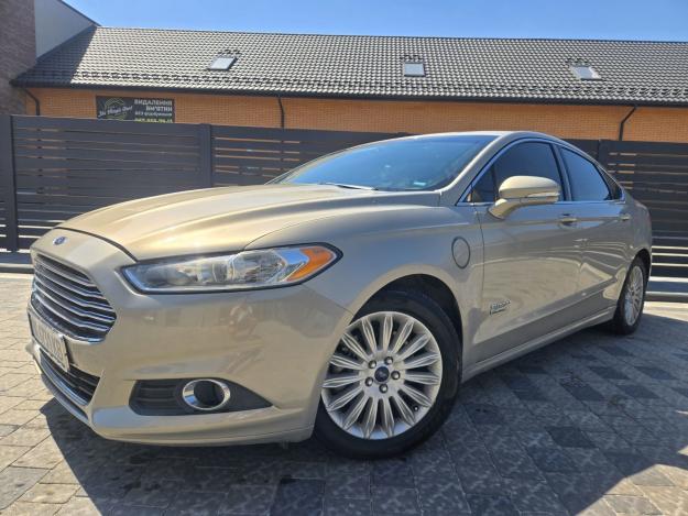 Ford Fusion, 2014г. 2.0л. гібрид Рівне в кредит