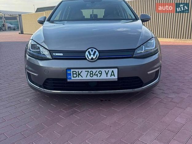 Volkswagen E-golf, 2015г. 0.0л. Електро Рівне в кредит