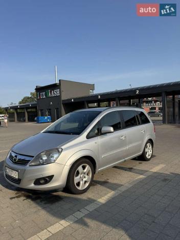 Opel Zafira, 2014г. 1.8л. гібрид Львів в кредит