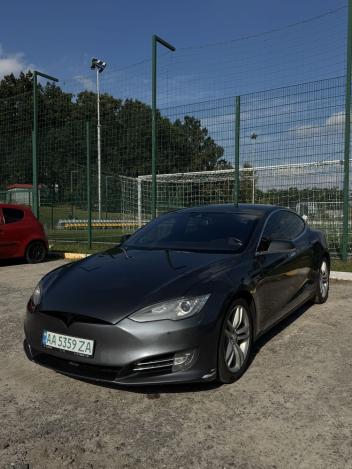 Tesla Model S 2015