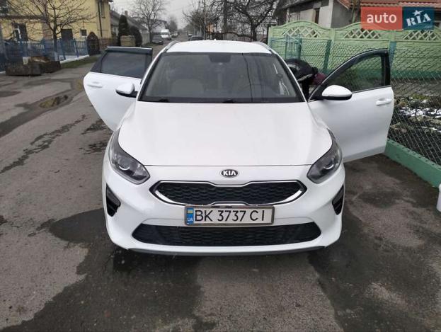 Kia Ceed, 2019г. 1.6л. гібрид Рівне в кредит