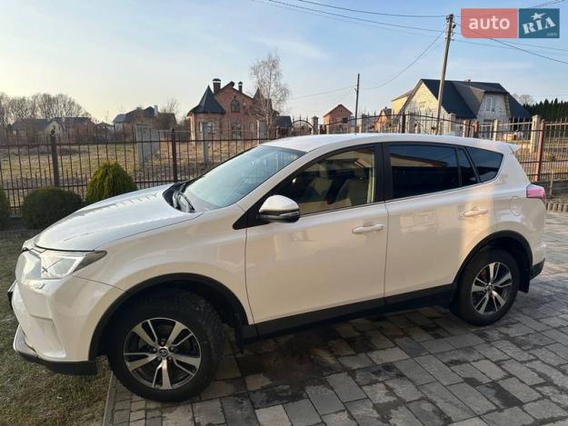 Toyota Rav4, 2017г. 2.0л. гібрид Львів в кредит
