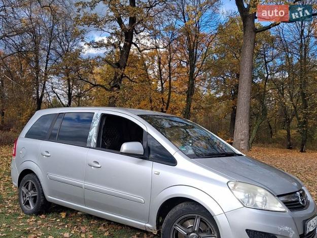 Opel Zafira, 2009г. 1.6л. бензин Житомир в кредит