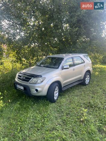 Toyota Fortuner, 2006г. 2.7л. бензин Чернігів в кредит